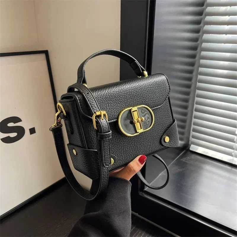 French Ladies Shoder Bag Fi Splicing Girls Crossbody Hundred Leisure Small Square Bag Metal Lock Buckle PU Material D2510091