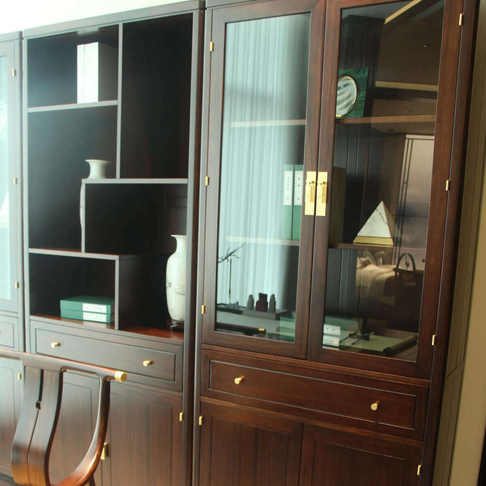 Zhong zhixin The high-end design of the Chinese-style desk is crafted with solid wood and meticulous craftsmanship.