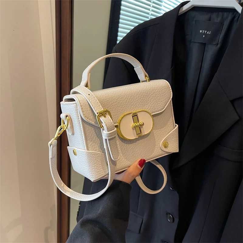 Wens fi small square bag Versatile gold classic shoder bag Mini mobile phe bag Leather crossbody bag Casual small ba D251009