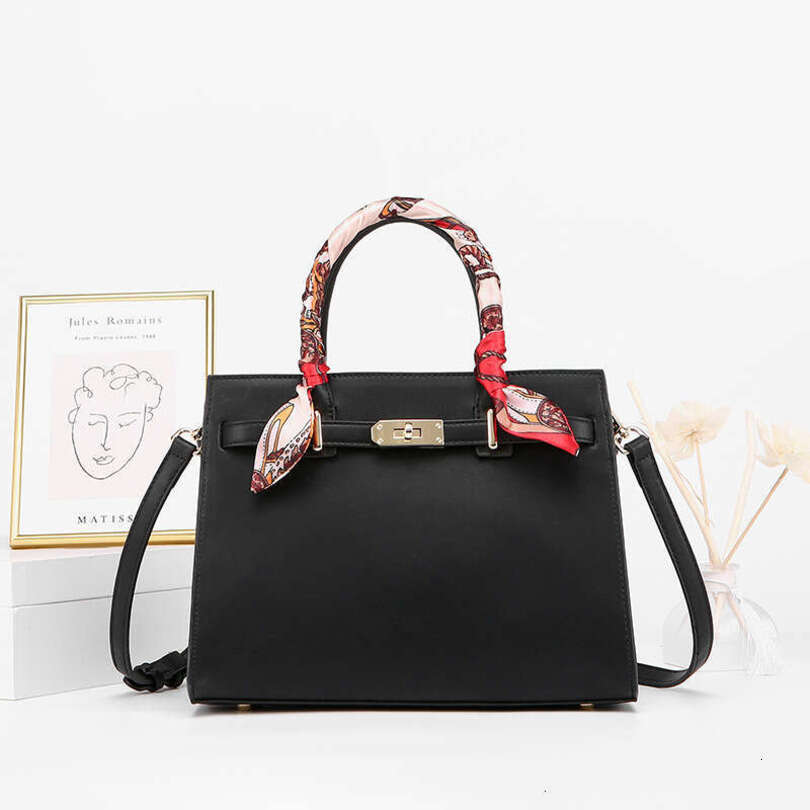 High-end fashion designer bag Luxury Hong Kong Red Bride New Trendy Women s Handbag Wedding High end Mom Bag Handbags tote purse Fashionable and versa
