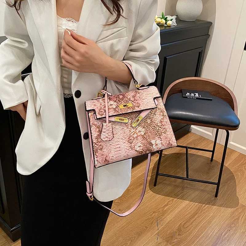Womens Shoulder Bag Leather Crossbody Messenger Handbag Elegant For Ladies By FaMOUs Designer Popular Classic Luxury-Style BagsW251101
