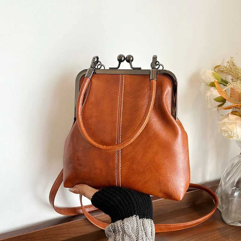 Designer Elegant Clip Lock Shoder Bag Large Capacity PU Leather Crossbody Bag Solid Color Wens Small Handbag1 Y251120