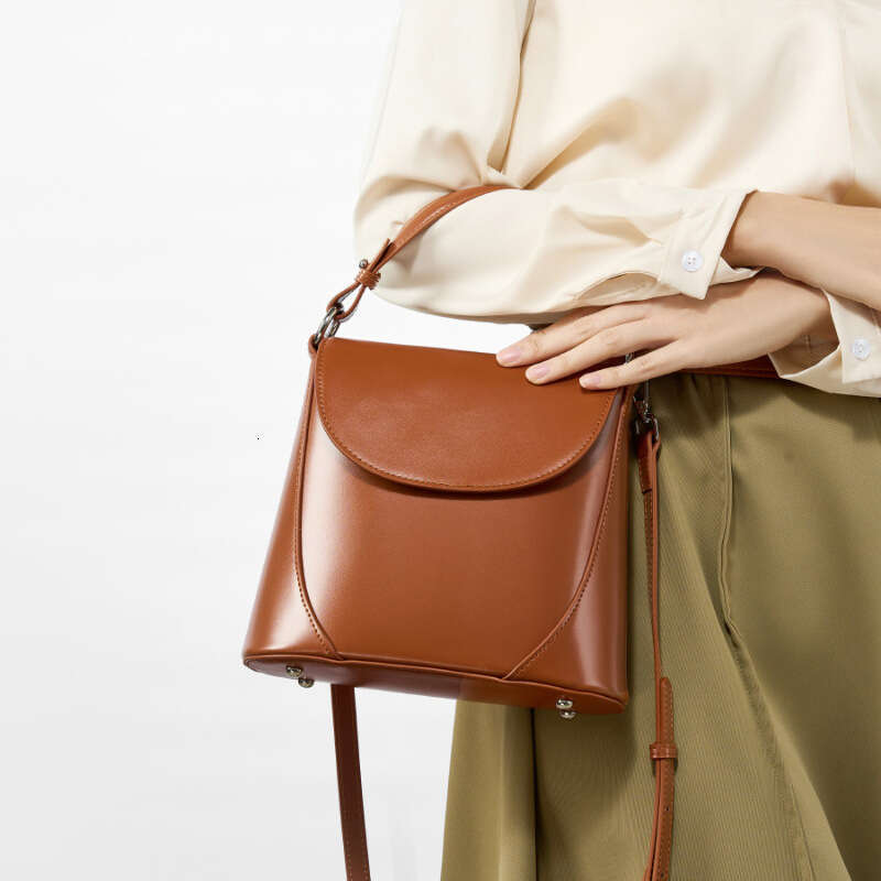 Luxury bag Niche Design Genuine Leather Crossbody for Women New Simple Cylinder High end Shoulder Cowhide Baguette Bag
