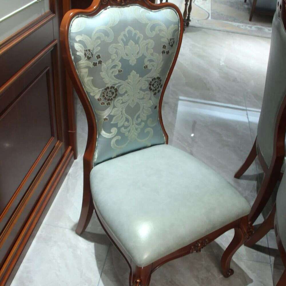 Zhong zhixin The dining table features a European luxury high-end design, meticulously crafted from solid wood.