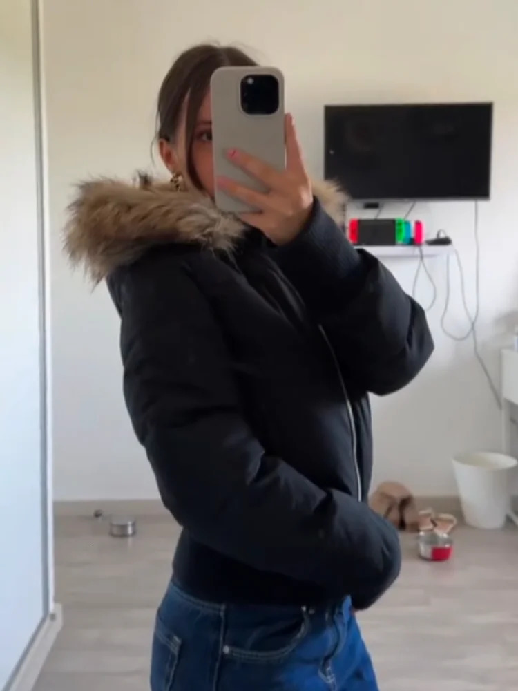 Chic Full Sleeve Zipper Pocket Cropped Jacket Fashion Womens Faux Fur Hooded Quilted Coat 2025 Winter Lady Padded Outerwear251008