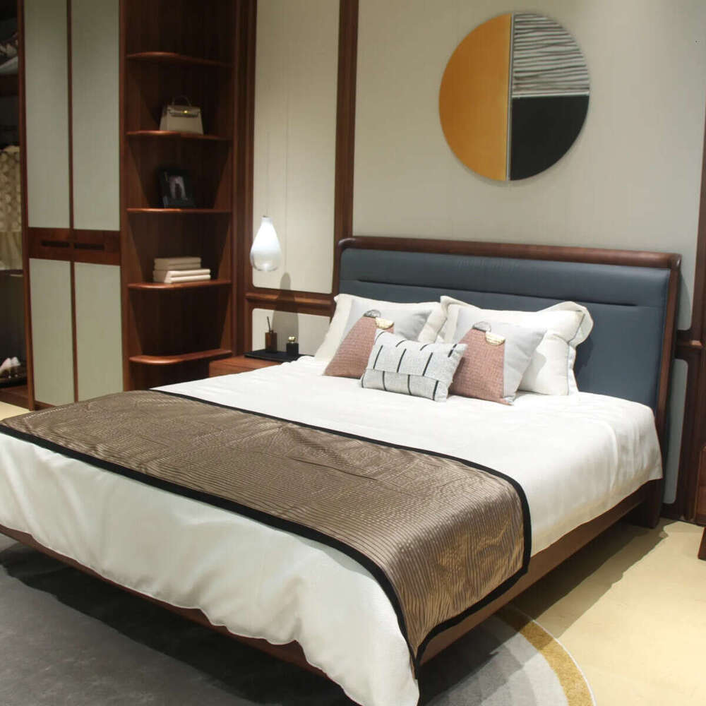 Zhong zhixin 2025 New European-style minimalist high-end design Bed crafted from solid wood and genuine leather