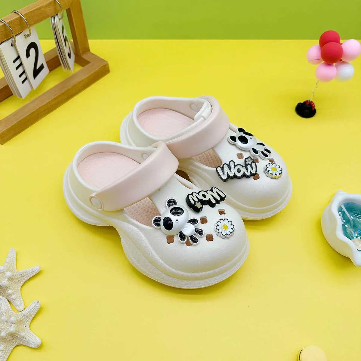 New Cartoon Letter Panda Boys and Girls Clogs ParentChild Outdoor Fashion Slippers NonSlip HeightIncreasing ClosedToe Shoes 850 J251027