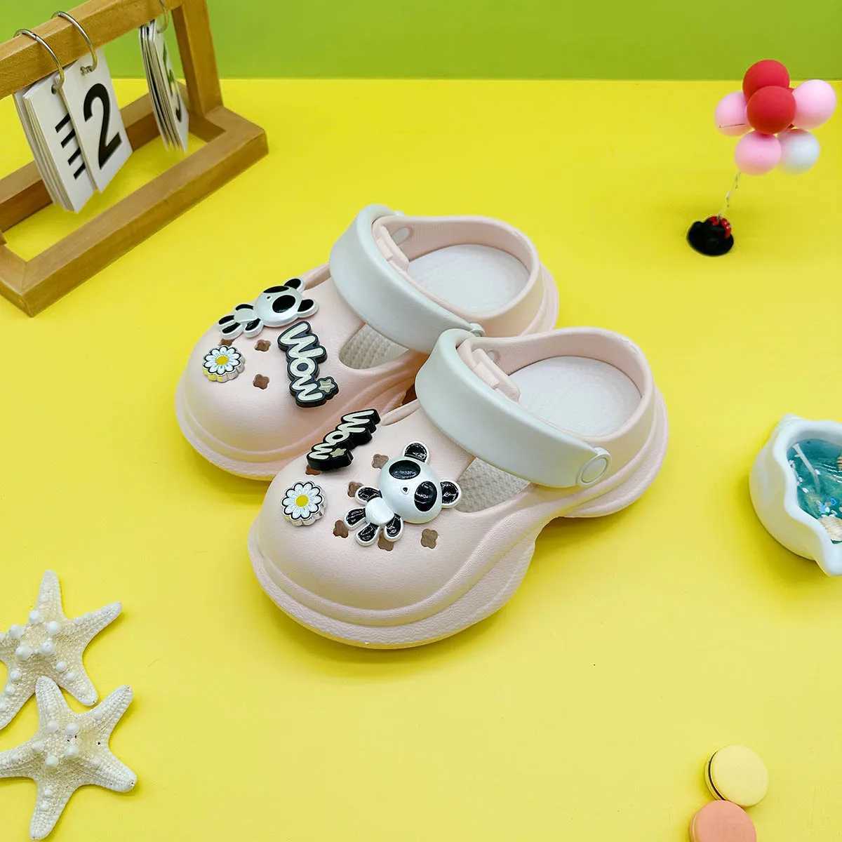 New Cartoon Letter Panda Boys and Girls Clogs ParentChild Outdoor Fashion Slippers NonSlip HeightIncreasing ClosedToe Shoes 850 J251027