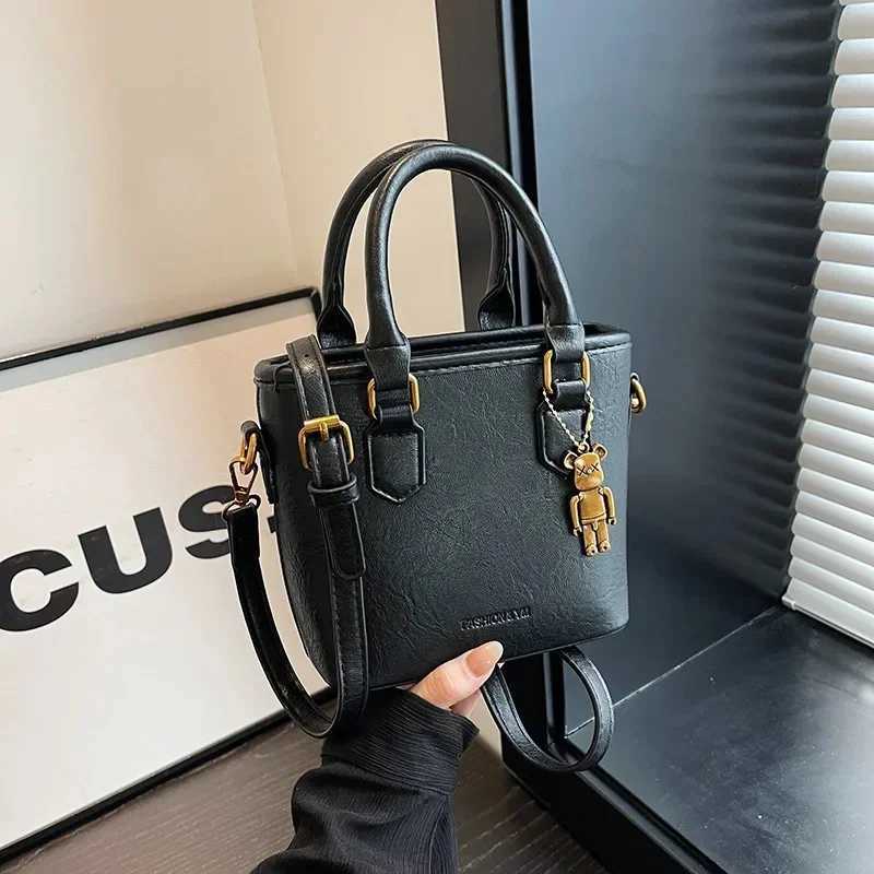 This Years Popar Small Bag for Wen Fiable Simple Versatile Single Shoder Crossbody Bag Texture Handheld 1 Bag D251009