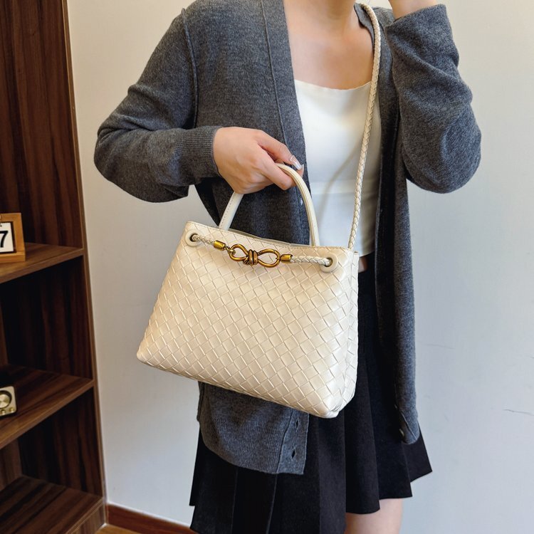 Luxury Bag Cross-border Designer Bag Women's Bag High-end Large Capacity Shoulder Bag Noble Niche Bag Tote Bag Fashion Light Luxury Bag Women