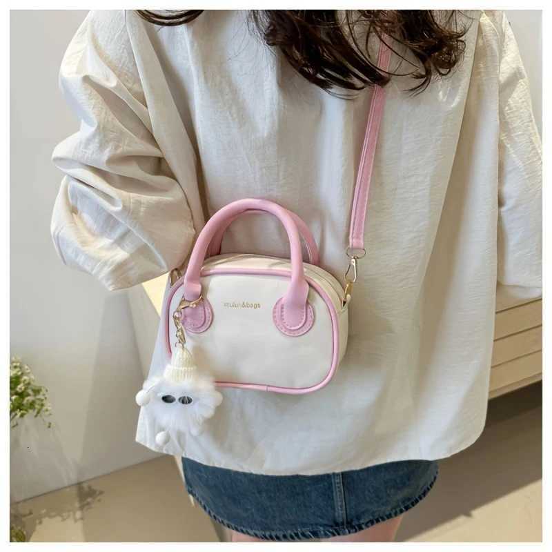 Lady Cvertible Crossbody Bag Fur Accents Detachable Shoder Strap Zip Closure Suitable for Both Casual Single Shoder Bag D251009