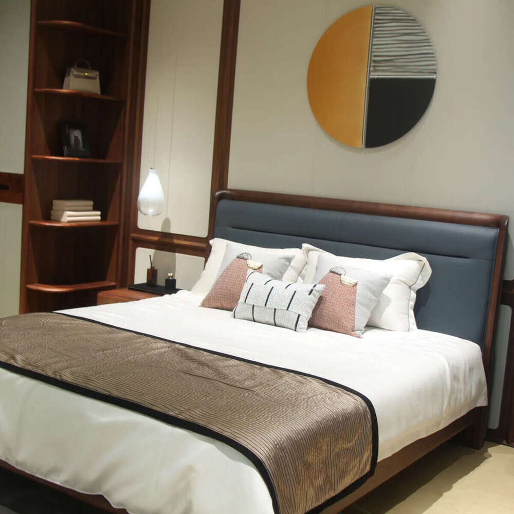 Zhong zhixin 2025 New European-style minimalist high-end design Bed crafted from solid wood and genuine leather