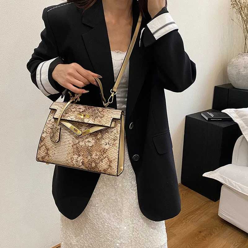 Womens Shoulder Bag Leather Crossbody Messenger Handbag Elegant For Ladies By FaMOUs Designer Popular Classic Luxury-Style BagsW251101