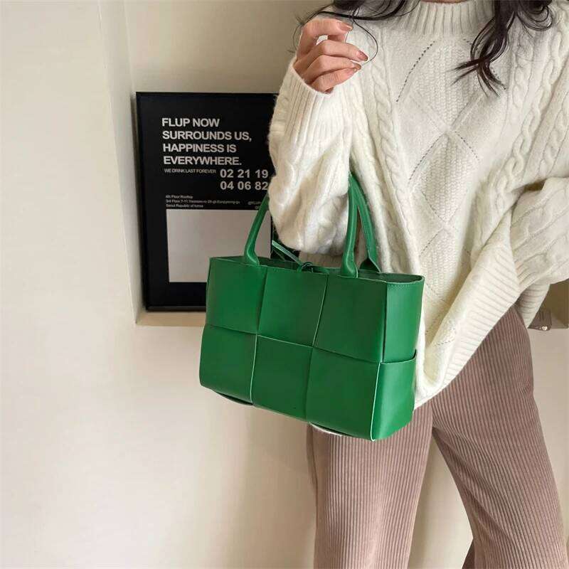 Bbk8804tote For Women, Large Capacity, 2025 Autumn New Style, Casual Shoulder Handbag, Commuter Bag, Woven Underarm Bag