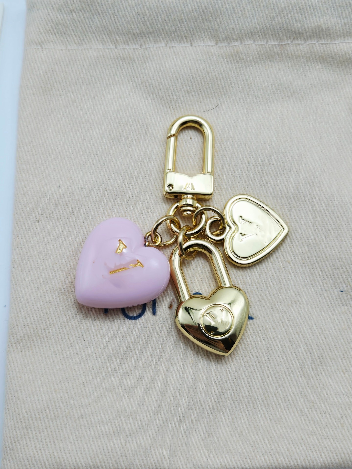 designer keychain V letters charms heart women bag chain llavero Buckle jewelry bagchain Keyring Envelope chain box