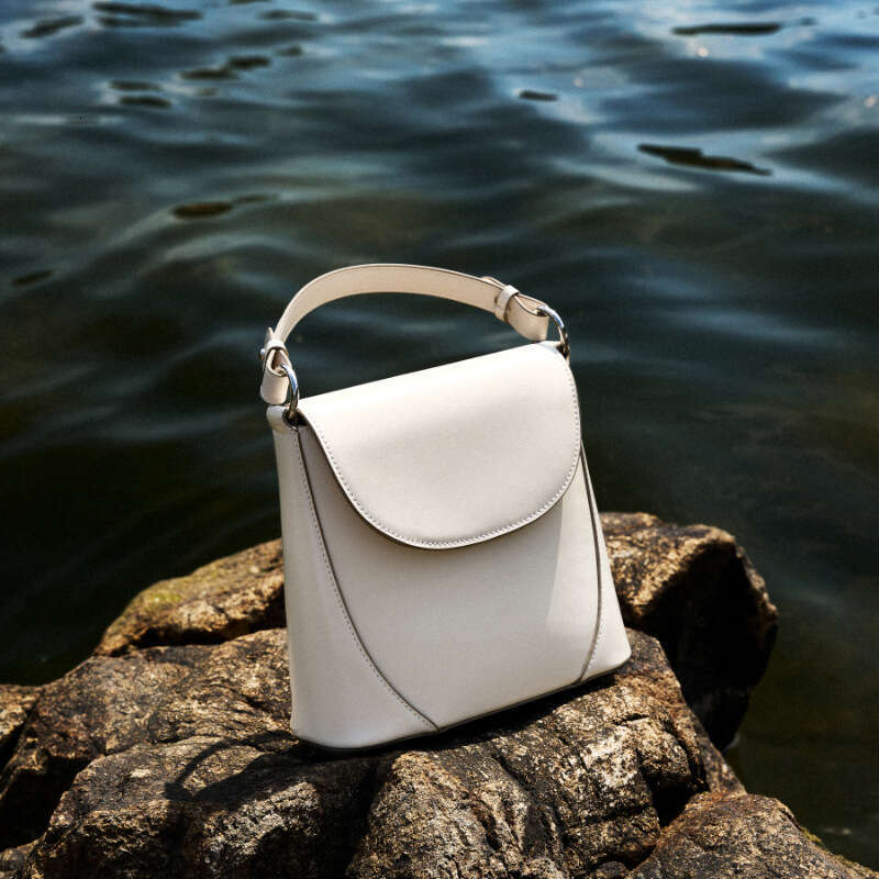 Luxury bag Niche Design Genuine Leather Crossbody for Women New Simple Cylinder High end Shoulder Cowhide Baguette Bag