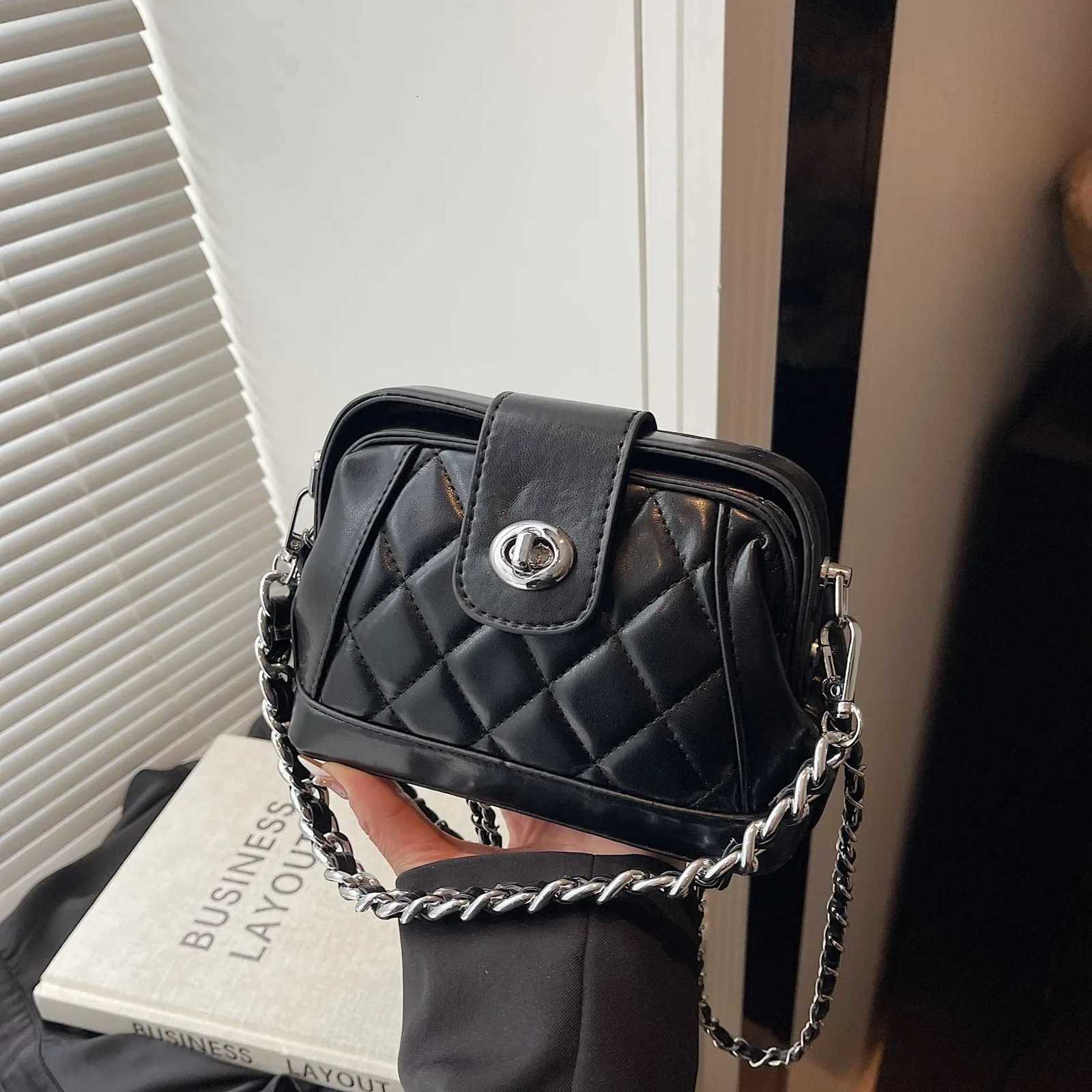 2025Xiaoxiangfeng Handbag High End Womens Messenger Bag New Fashion Niche Diamond Chain Box BagW251101