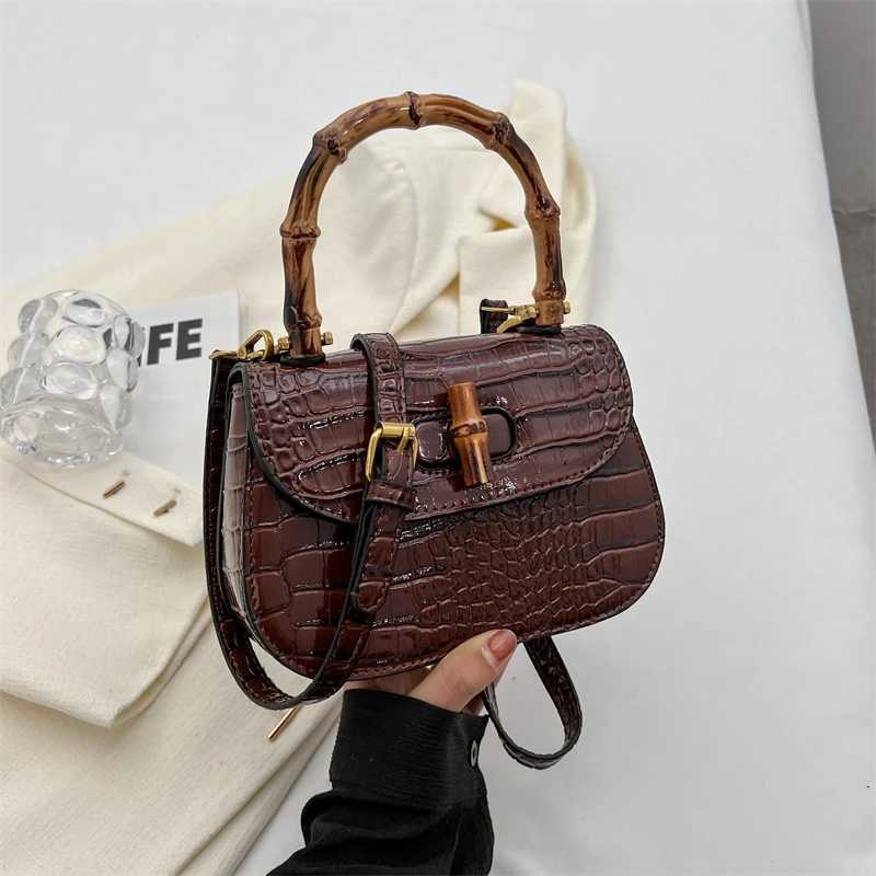 Exquisite Bag French Niche Crossbody New Style Trendy HighEnd Versatile European Sweet Casual Wens Bag D251009