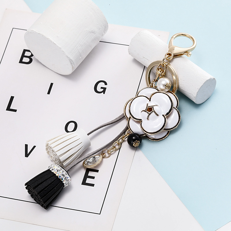 keychain Korean Version Light Luxury Pearl Chain Bag Pendant Camellia Leather Tassel Ornament Car Keychain Accessory bag charms Z260130