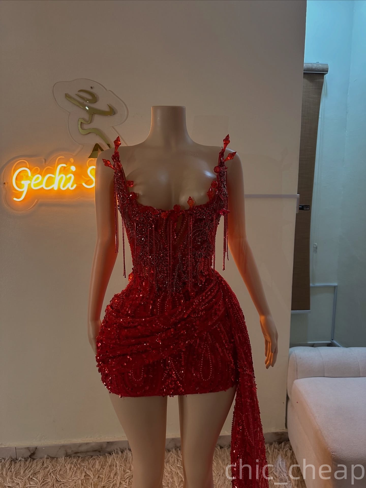 Chic Red Gold Sheath Cocktail Dress Rhinestones Sequined Lace Stylish Short Mini Graduation Homecoming Dresses For Special Occasions Sweetheart Gowns
