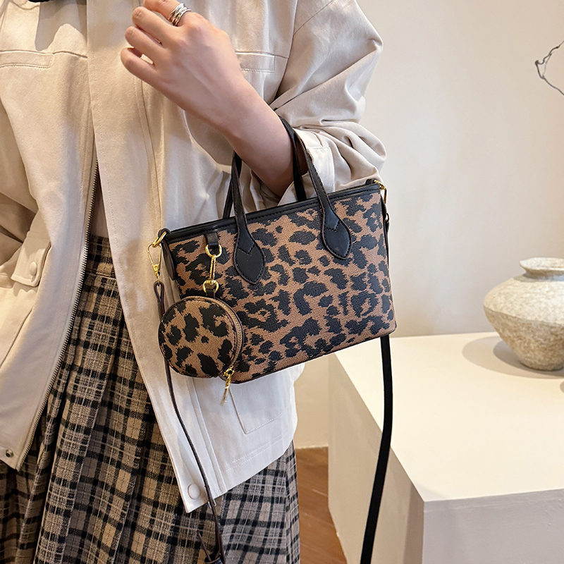 Women's High-End Niche Light Luxury Bags 2025 New Style - Fashionable Printed Crossbody Bags & Popular Top-Handle Bucket Bags