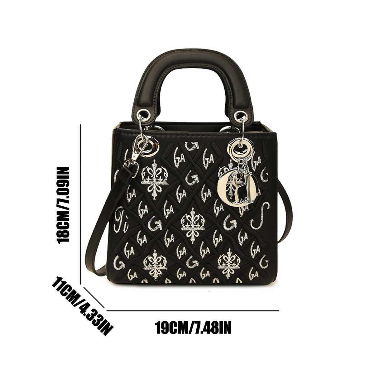 Elegant Trendy Exquisite Solid Color Wen Handbag Shoder Bag Metal Deco Quilted Design Crossbody Bag for Outings Party D251009