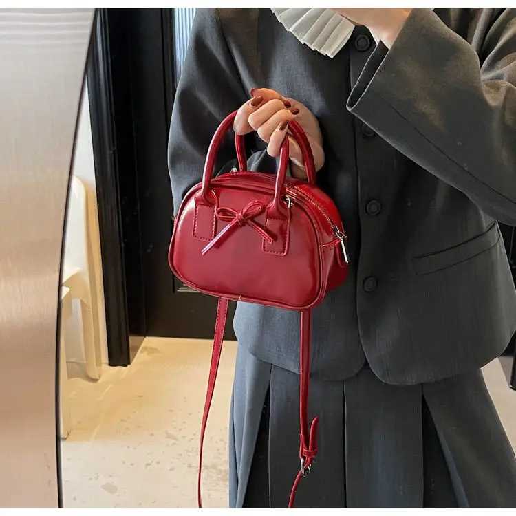 Ele Faiable oder Crossbody Bag Wens Handbag Sli Small Square Bag Casual Handbag Cmuter Sle Zipper Closure D251009