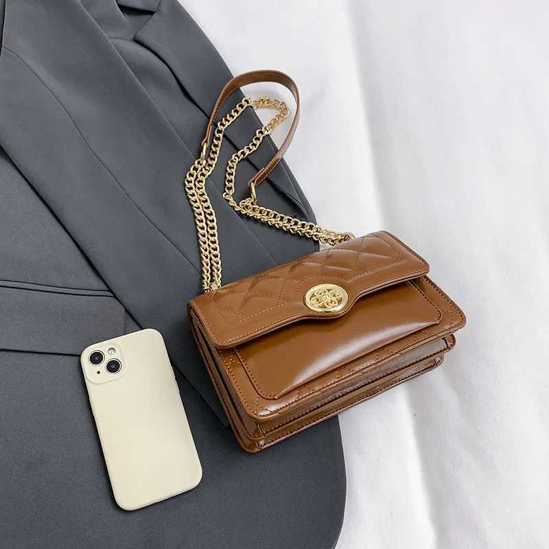 2025 Womens Light Luxury Designer Bag Glossy Embroidery Chain Small Square CrossbodyW251101