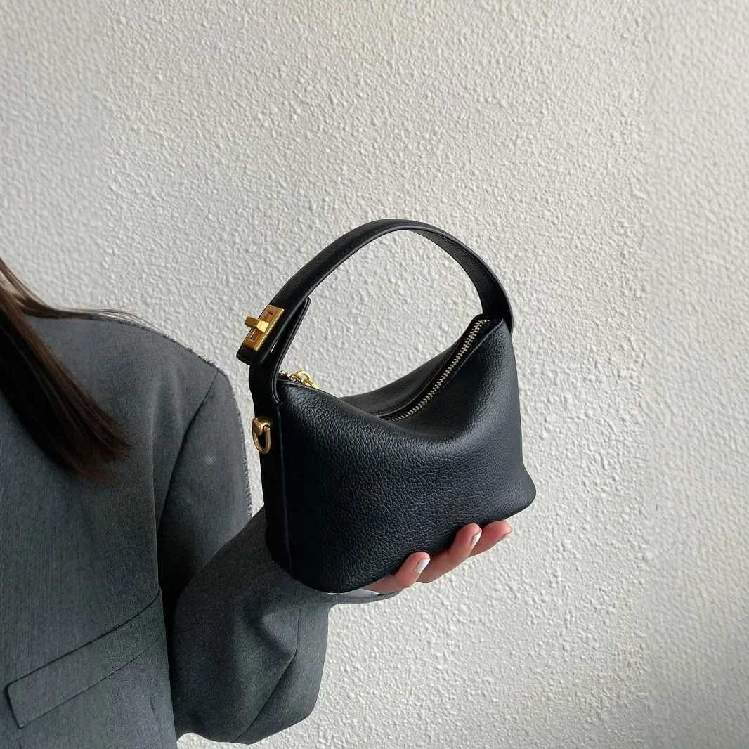 Simple and handbag crossbody bag soft leather small square bag D251009