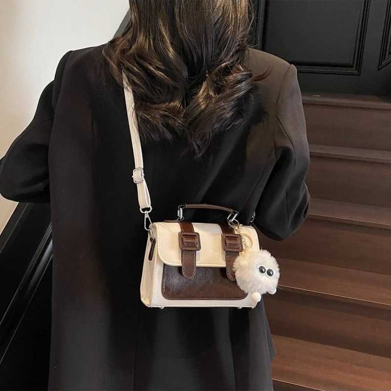 New Style Versatile Crossbody Bag Exquisite Trendy HighEnd Design for Girls Fiable Sweet Daily Outfits D251009