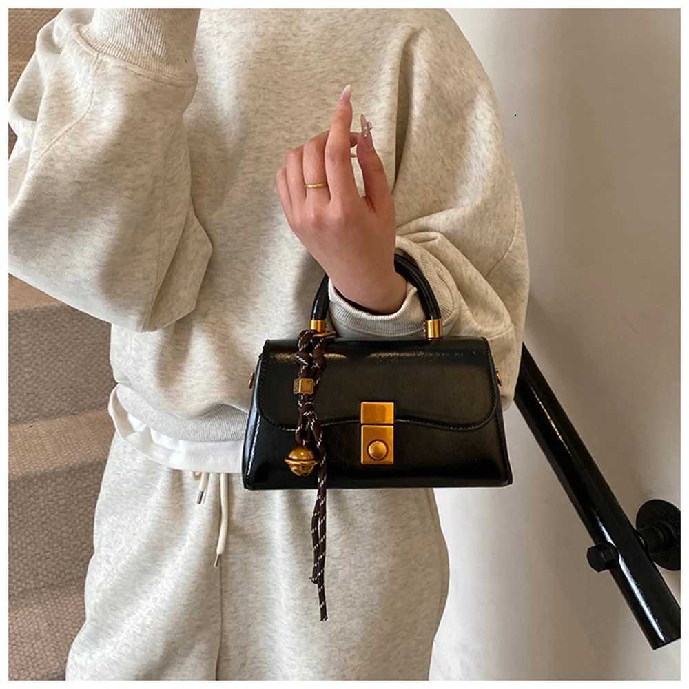 Wens PU Leather Crossbody Bag 2025 New Spring Autumn Solid Color Versatile Fem Square Bag Cmuting Bags D251009