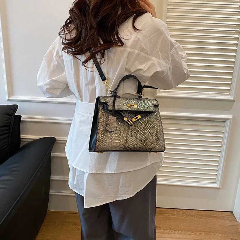 Womens Shoulder Bag Leather Crossbody Messenger Handbag Elegant For Ladies By FaMOUs Designer Popular Classic Luxury-Style BagsW251101