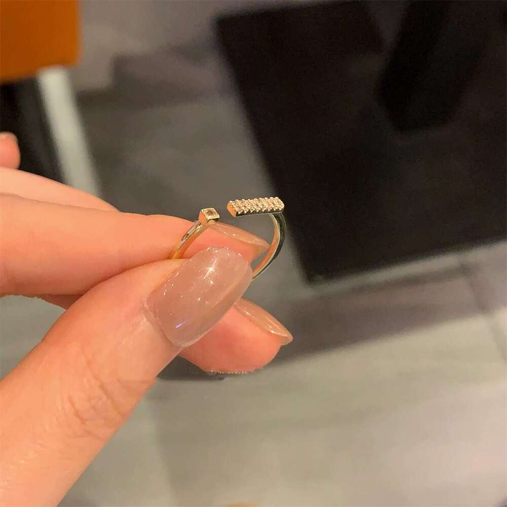 Designer ring Luxury jewelry for Men and Women rings copper plated with 18K gold silver Simple Fashion Festival vacation gifts