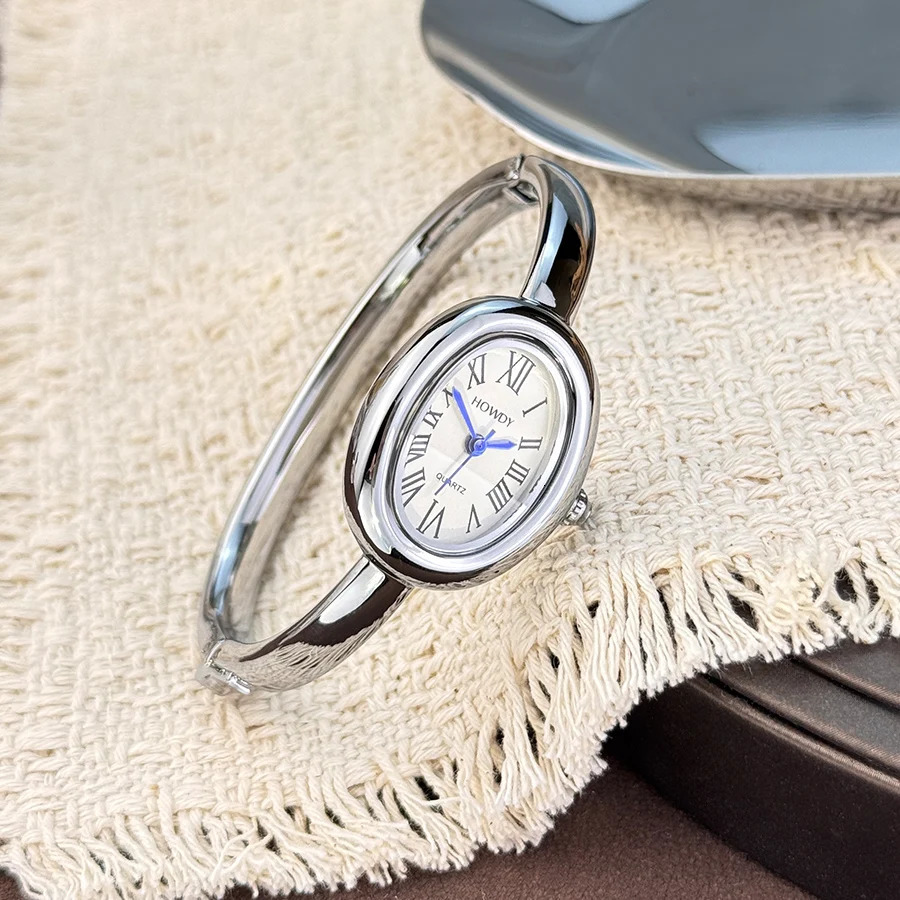 style bathtub bracelet small dial exquisite and unique light womens highend Roman numerals oval quartz watch 251008