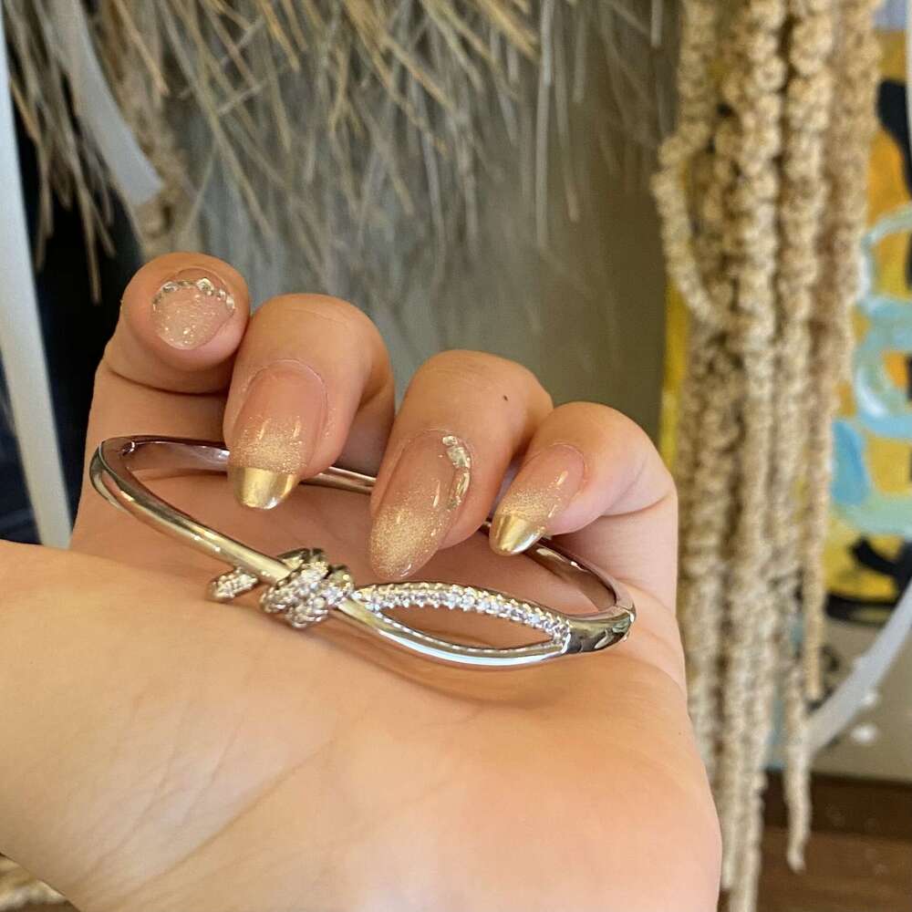 Bracelets Designer bangle Luxury jewelry for Women knot Bracelet Zircon inlay copper plated with 18K gold silver Simple Fashion Festival vacation gift