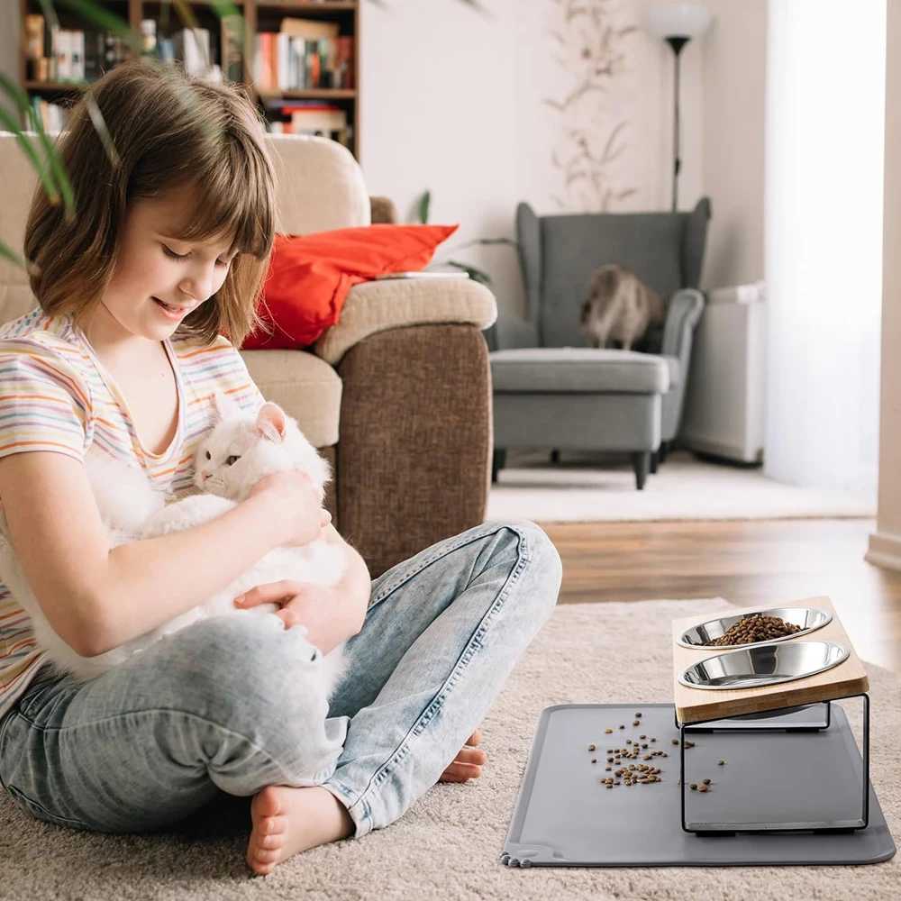 Elevated Cat Bowls with Food Mat 15 Tilted Stand Anti Vomiting Raised Cat Dishes with Silicone Pad for Food and Water for Cats C251009