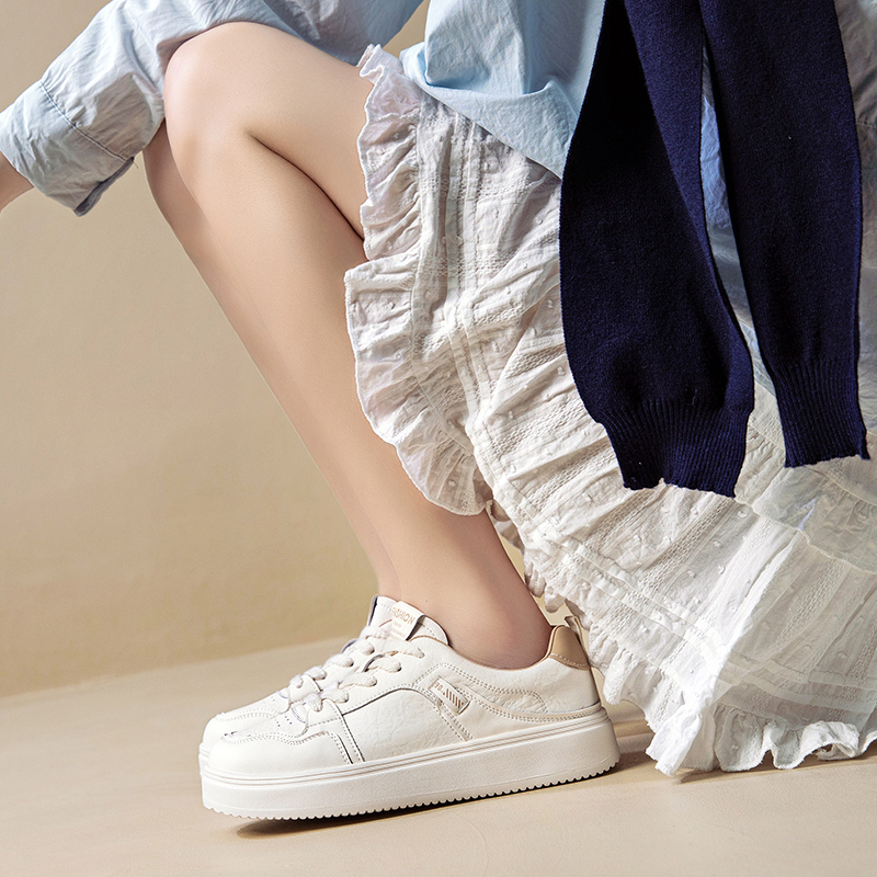 Women's White Sneakers - New Fall Collection: Lightweight Flat-Soled Trendy Athletic Casual College Sneakers