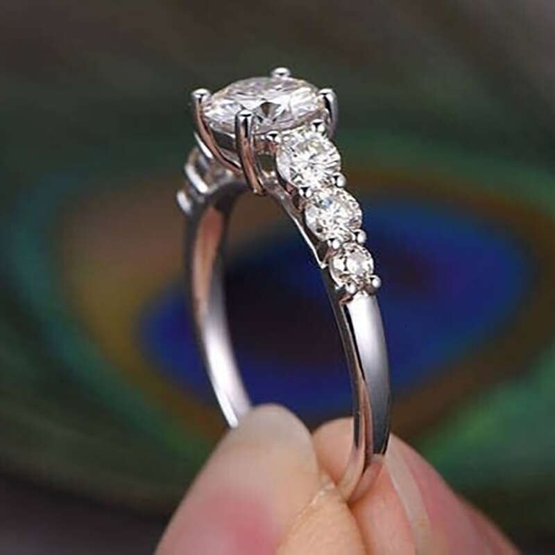 Designer Jewellery High Quality Princess Cut Simulated Diamond Elegant Ring for Special Occasions Gift Versatile Wear Textured Modern Accessory