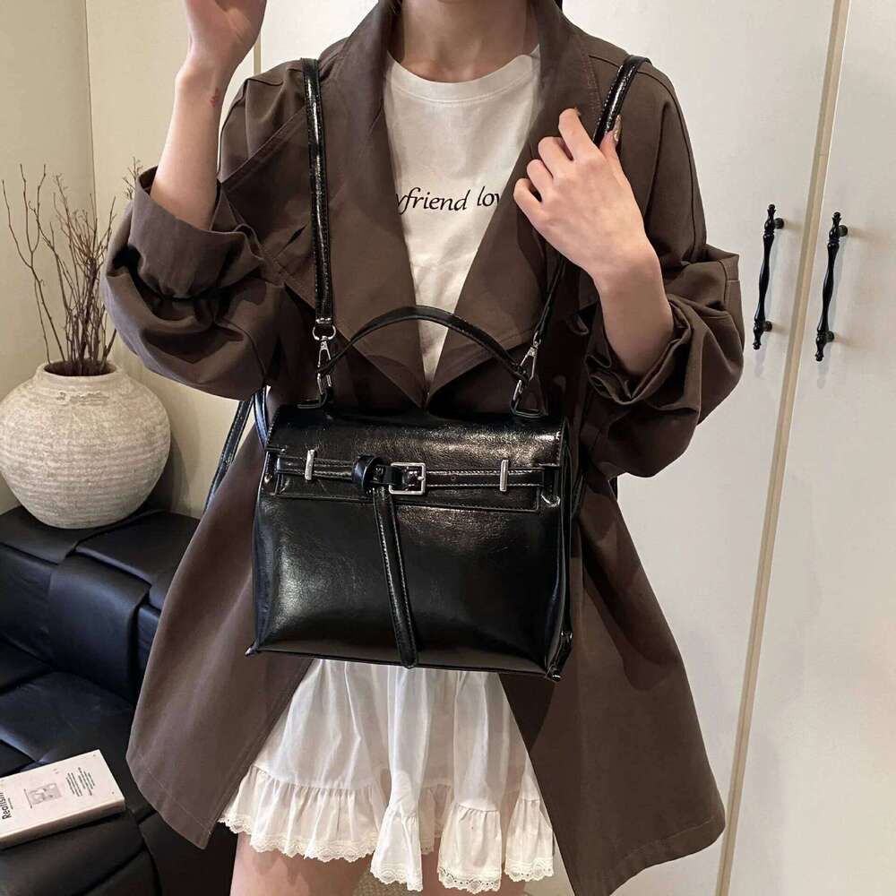 Luxury bag New Classic Casual Versatile Women s Personalized Design Creates A Solid color Simple Tote Bag