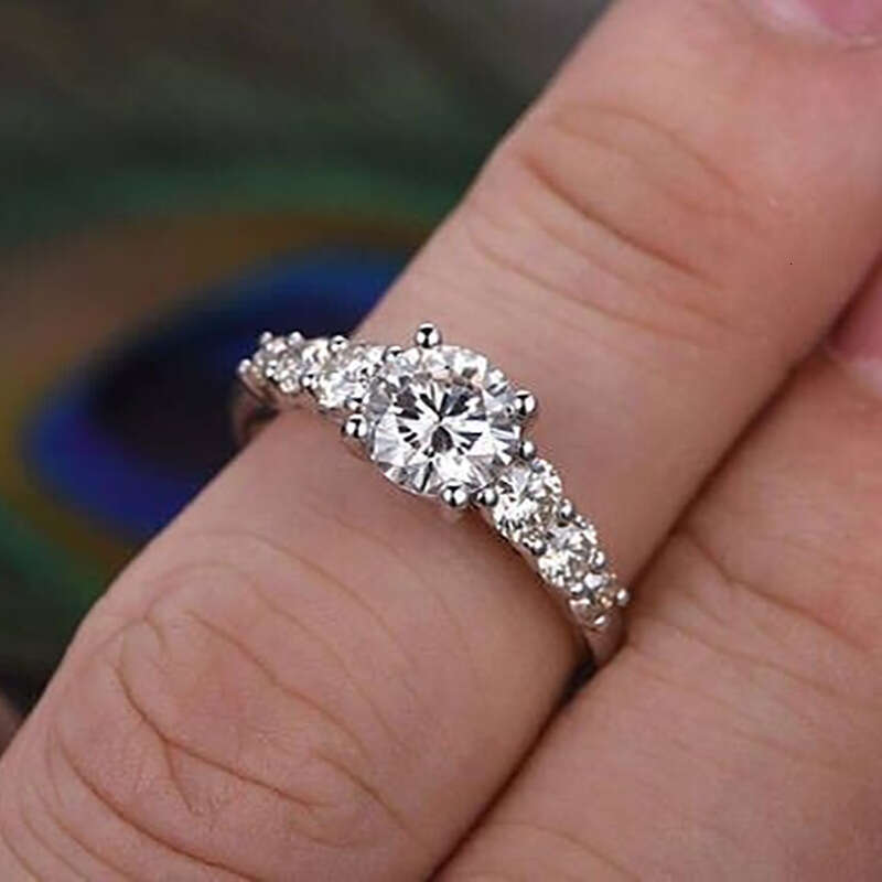 Designer Jewellery High Quality Princess Cut Simulated Diamond Elegant Ring for Special Occasions Gift Versatile Wear Textured Modern Accessory