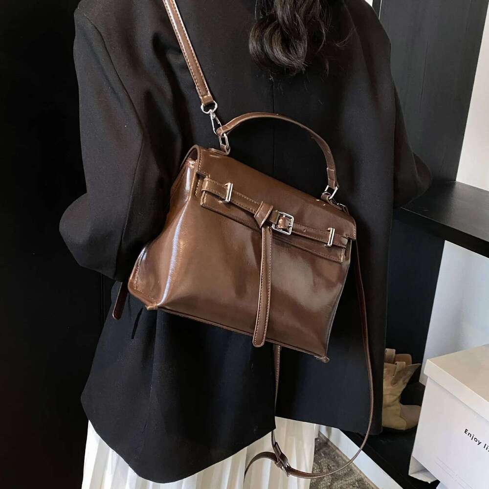 Luxury bag New Classic Casual Versatile Women s Personalized Design Creates A Solid color Simple Tote Bag