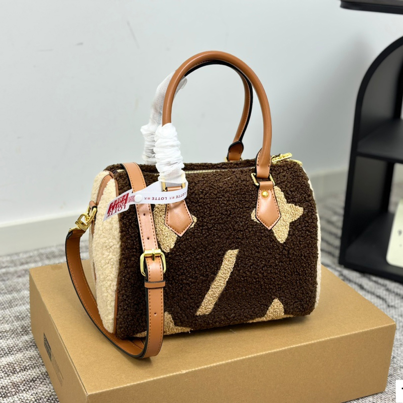 25fw teddy Travel Bag Women Luxurys Designers Bags Leather Lamb Wool Totes Handbag Croissant Wallets Bag Purse Messenger Bag with Bow 25cm