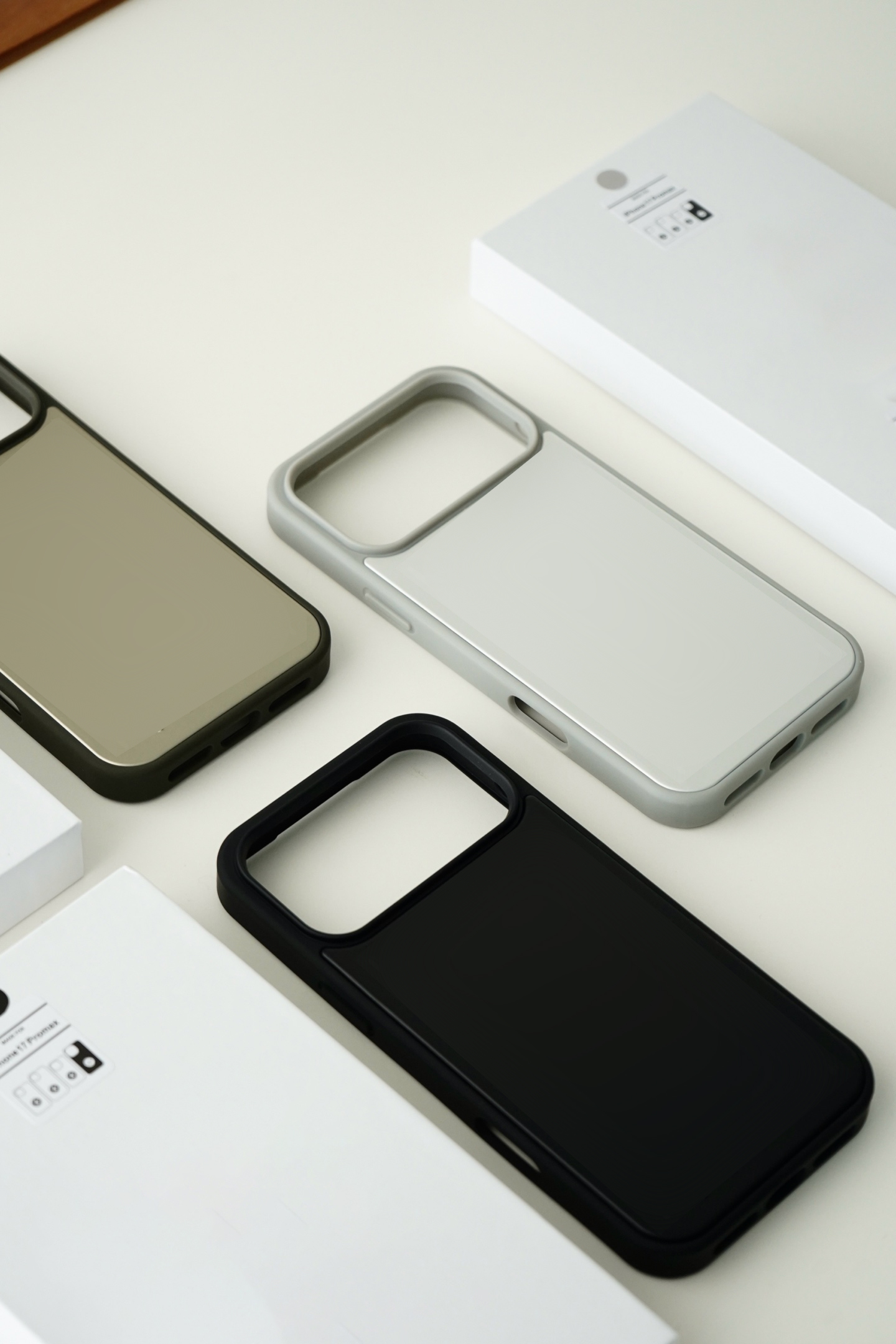 Phone Shell R1m0 Phone Case 17 Pro 17 Pro Max Metal Designer New Aluminum All Inclusive Phone Protection Case Black Silver Titanium Gold Stable Invent