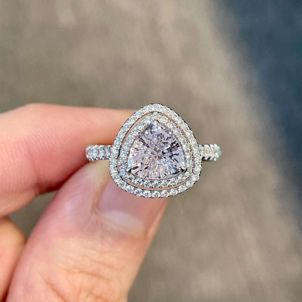 Designer Jewellery High Quality Princess Inspired Geometric Zircon Engagement Ring for Proposal Gift Special Occasions Textured Elegant Accessory