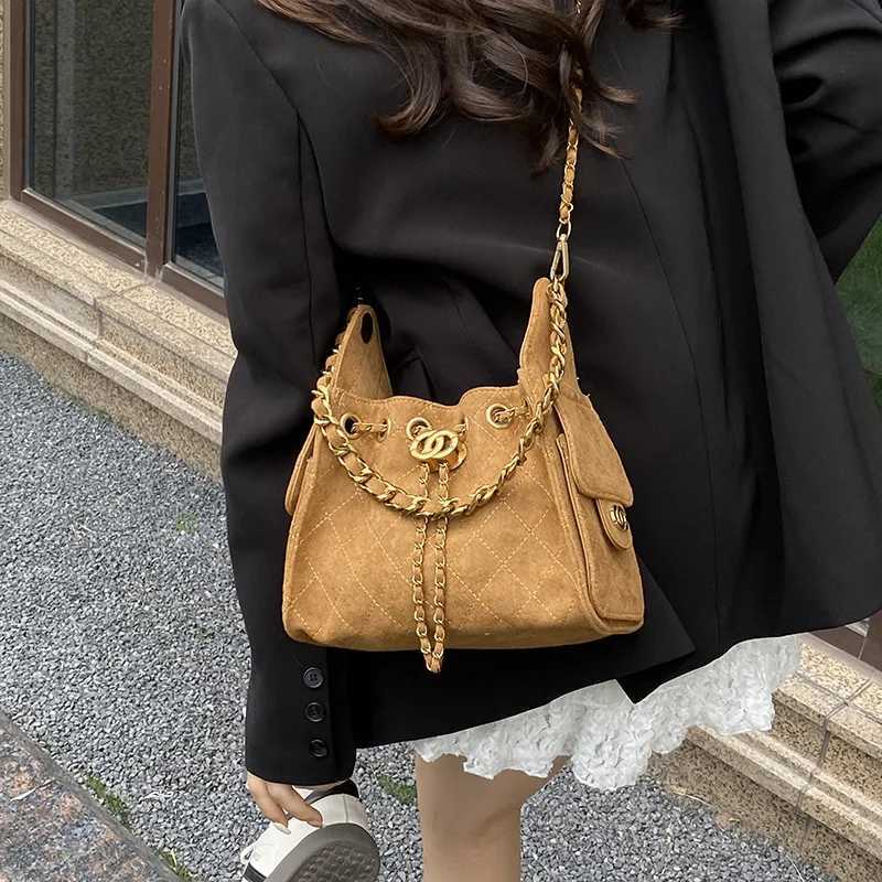 Chic Ladies' luxcury Quilt Stitching Under Arm & Over-the-Soulder Purse Perfect For Everyday Use