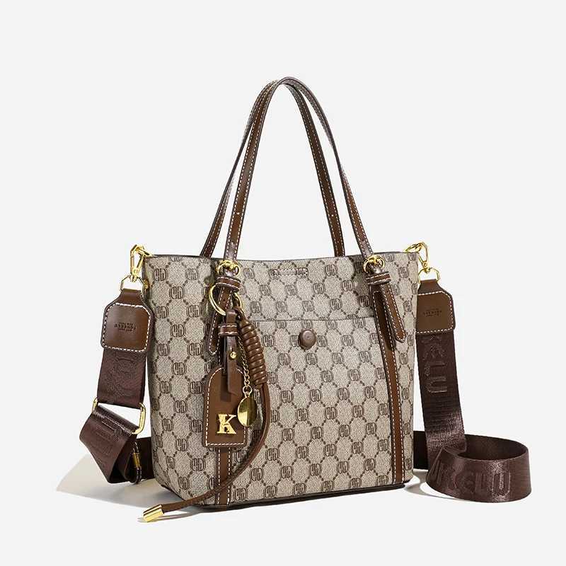 luxucury Ladies' Messenger Tote Spacious Leather Handbag Ideal for Work & Travel