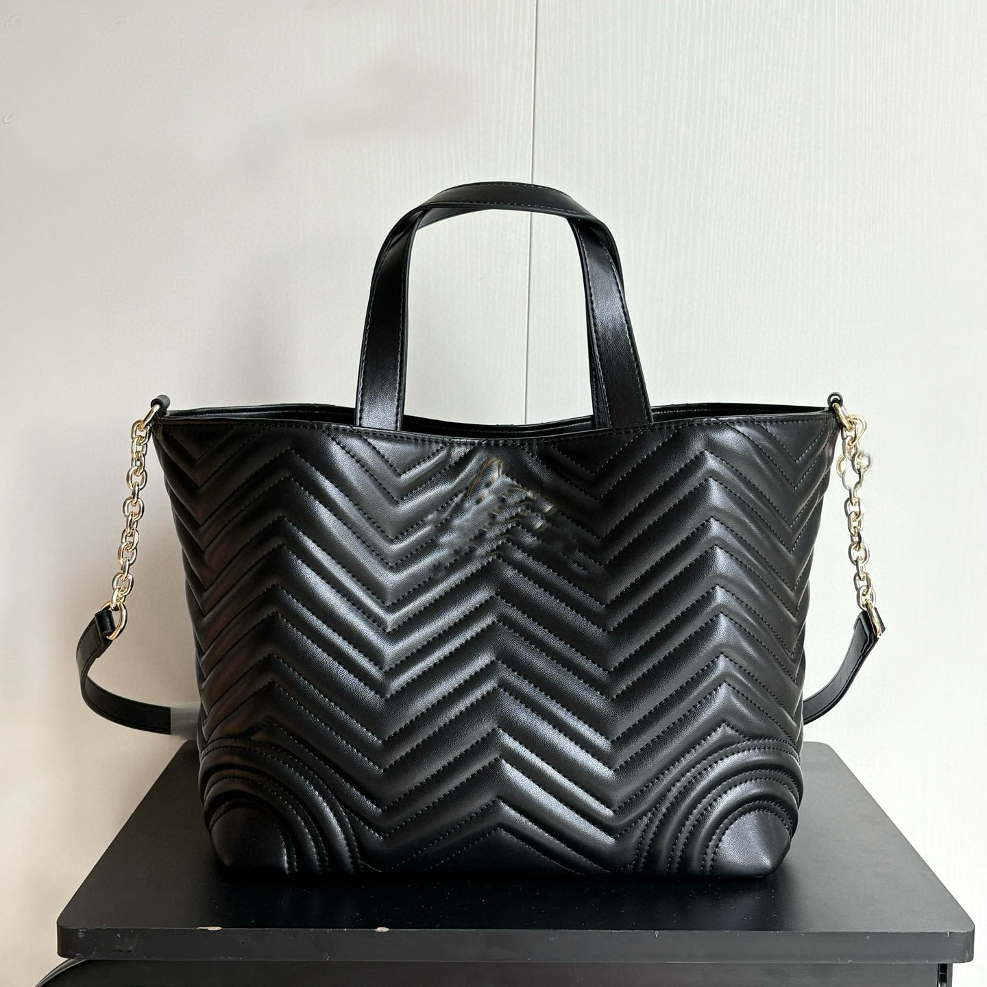 Classic women's high-quality chain shoulder bag, luxurious and fashionable women's crossbody bag, handbag pocket phone bag, free gifts