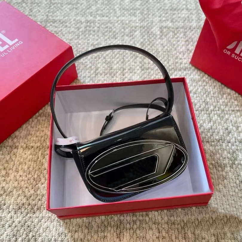 Designer bag fashionable and luxurious shoulder bag compact and versatile wallet Dingdang bag spicy girl cool and trendy style under arm bag