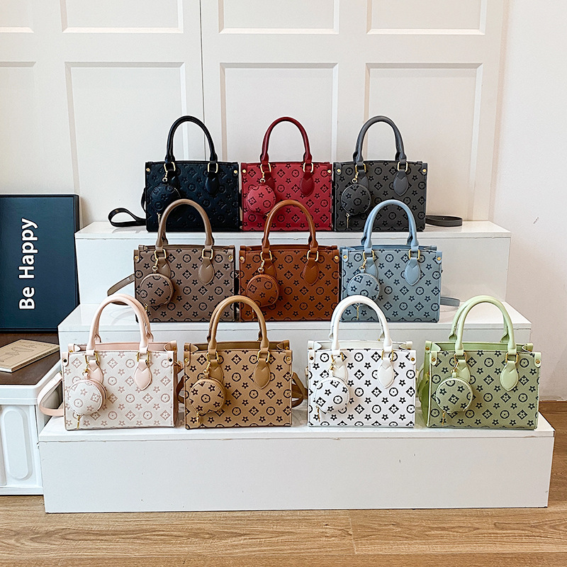 Free Shipping 2025 New Designer Fashion Printed Chain Underarm Bag Single shoulder crossbody bag High quality