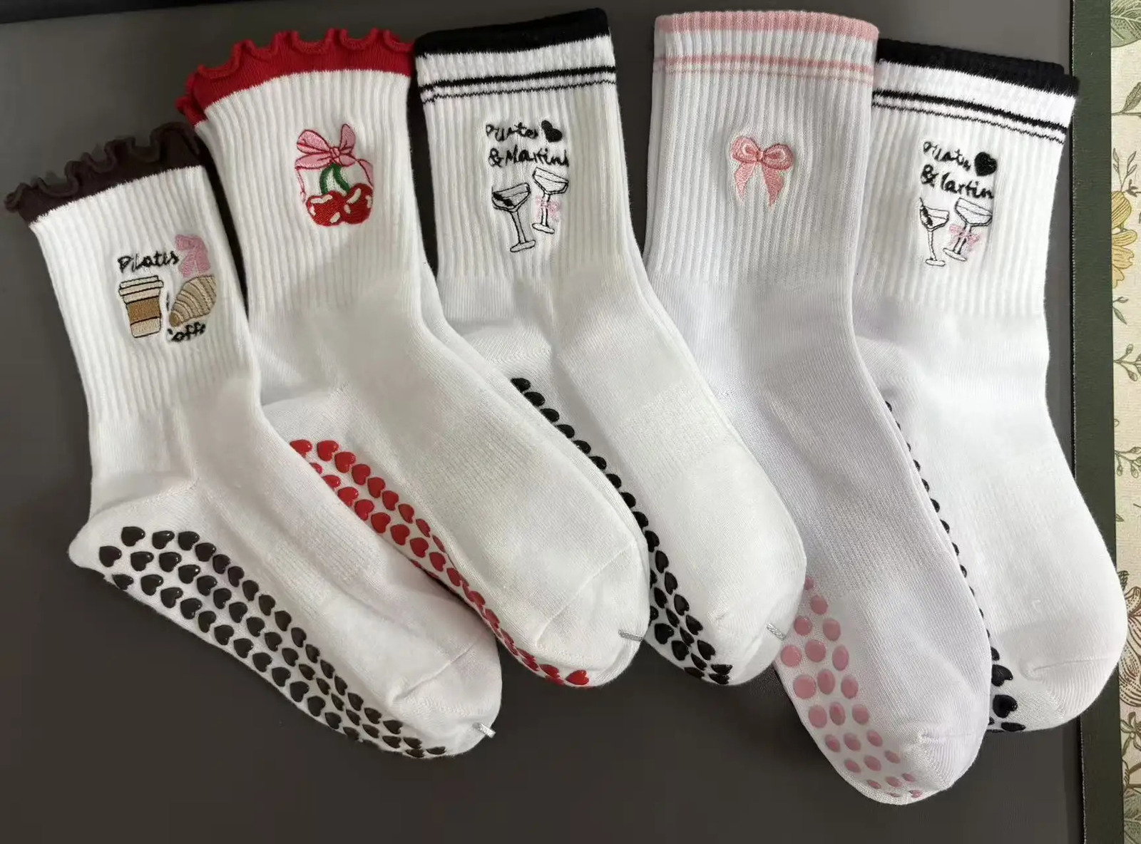 European size 3643 1 Pair Knitted ed Yoga Fitness Pilates Sports Silicone Non slip Bottom Womens Middle Socks 251010